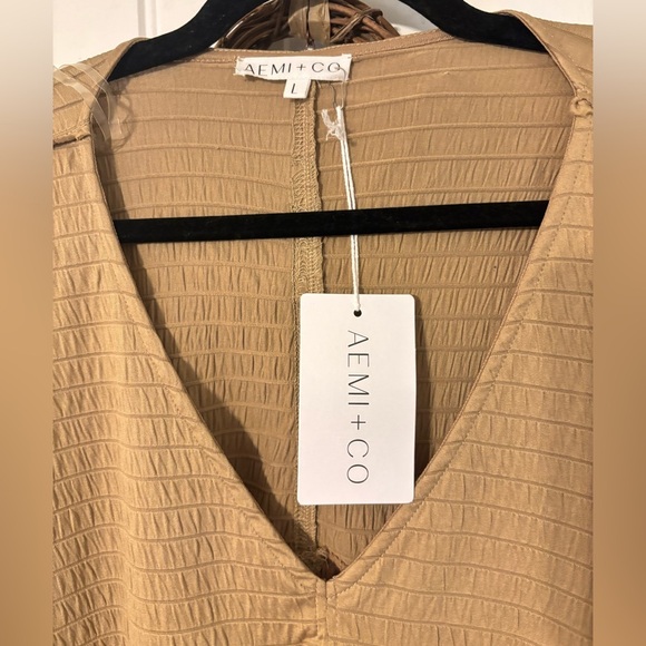 AEMI + CO Babydoll Tunic Top Neutral Beige/Khaki Boho Peasant Blouse - Picture 4 of 7